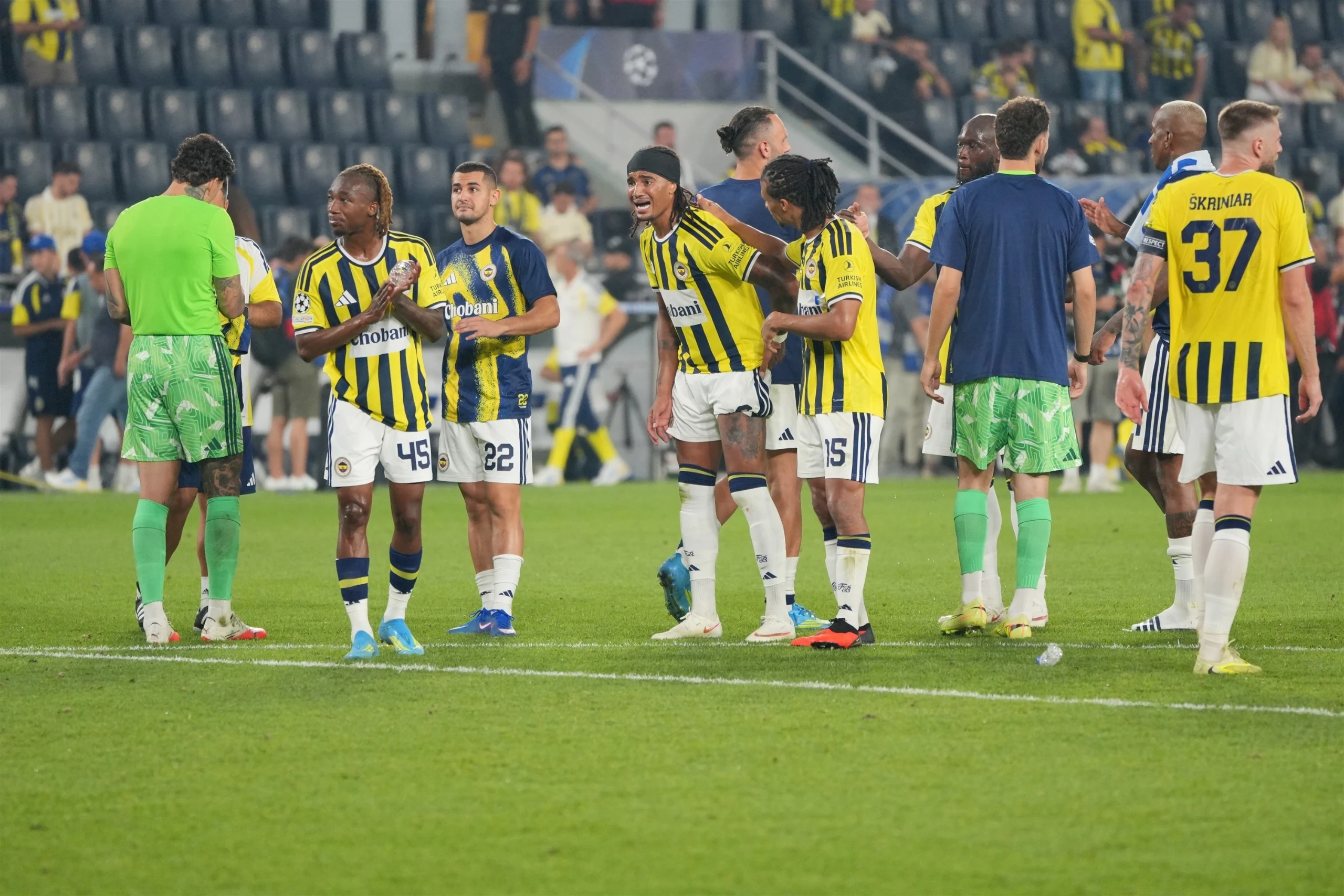 FENERBAHÇE LYON'U GEÇEMEDİ, TUR RÖVANŞA KALDI