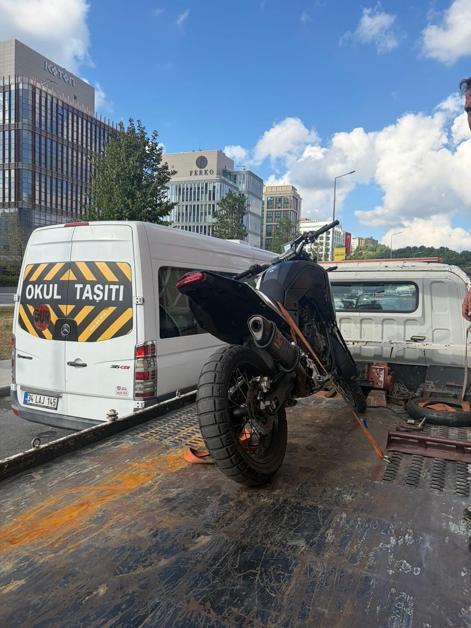 Kağıthane’de motosiklet sürücüsü tek teker üzerinde ilerlediği anları paylaştı; 117 bin lira ceza uygulandı