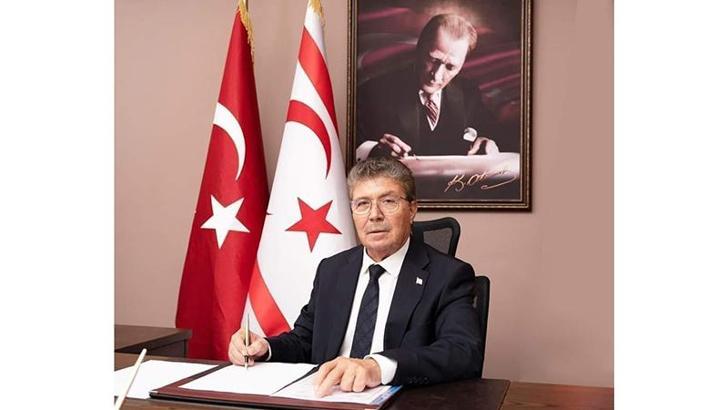 Ünal Üstel'den Filenin Sultanları'na tebrik