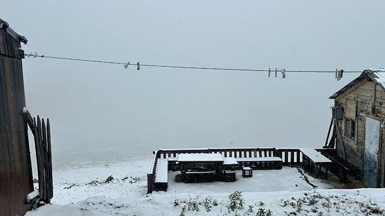 Mevsimin ilk karı Rize’de yağdı