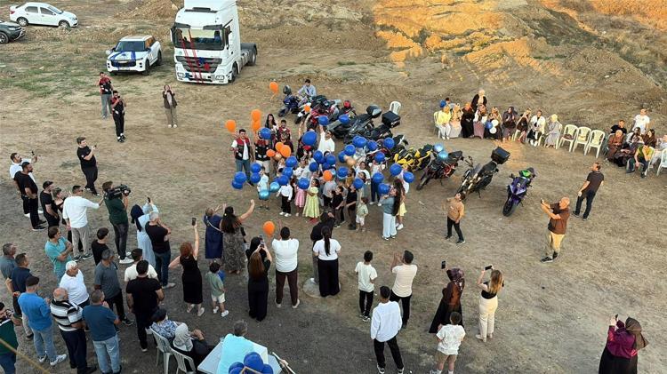 Lösemiyi yenen Hamza’nın sünnet düğününde mavi ve turuncu balonlar uçuruldu