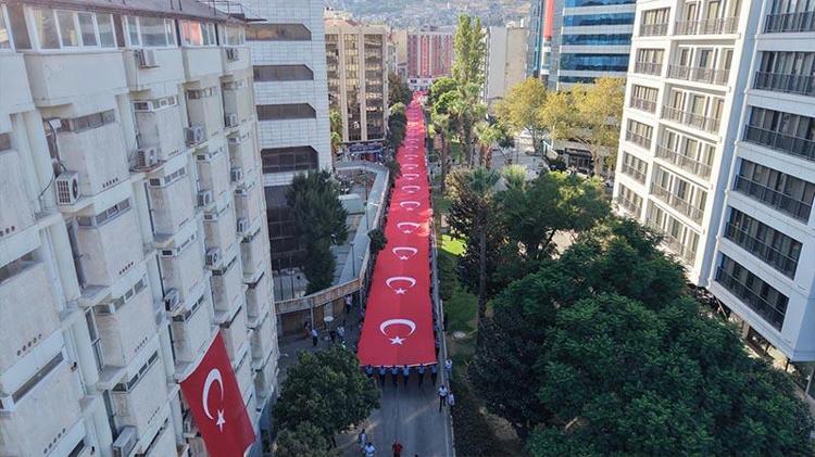 İzmir'de 9 Eylül kutlamaları 'Zafer Yürüyüşü' ile başladı