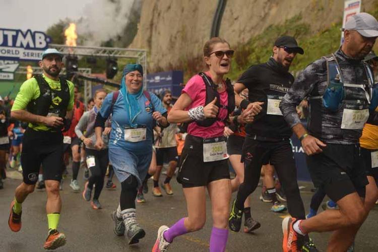 Dizlerinde ağrı, yüreğinde tutku; ‘Ayder'in Nazmiye ablası’ dağ maratonuna hazırlanıyor