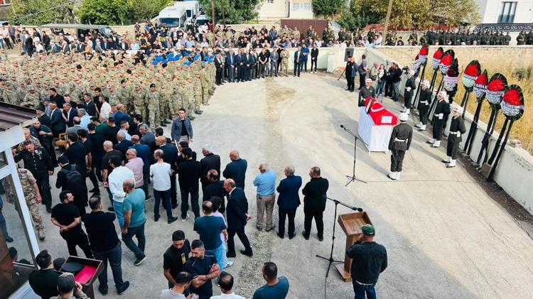 Şehitler memleketi Hakkari'de toprağa verildi