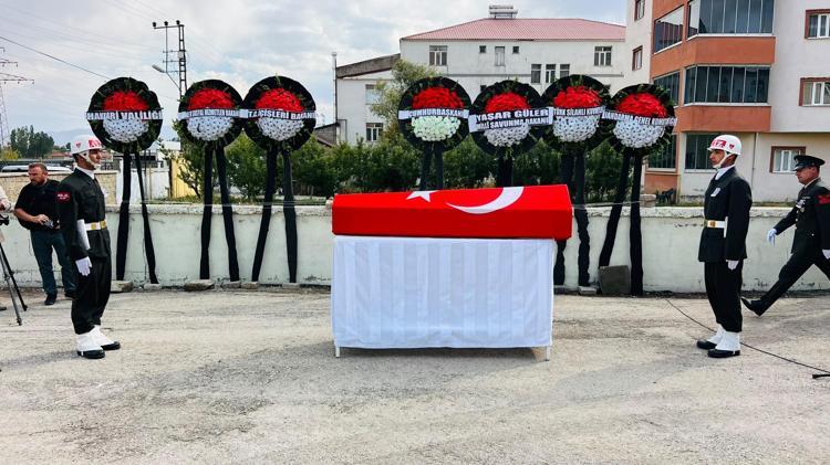 Şehitler memleketi Hakkari'de toprağa verildi