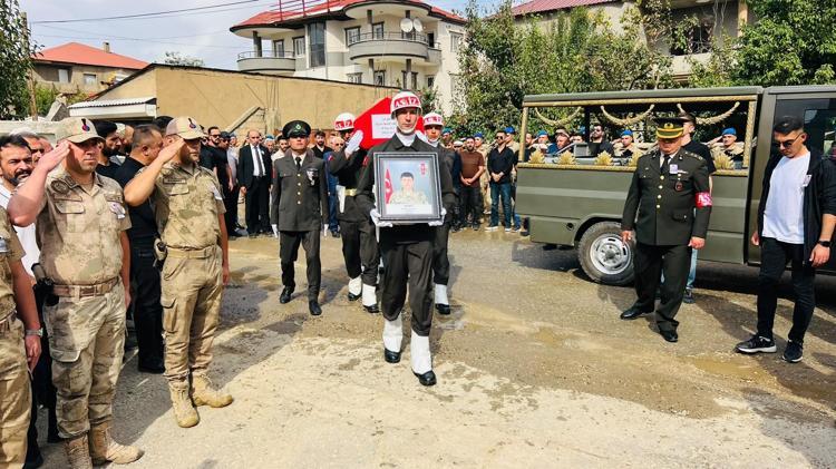 Şehitler memleketi Hakkari'de toprağa verildi