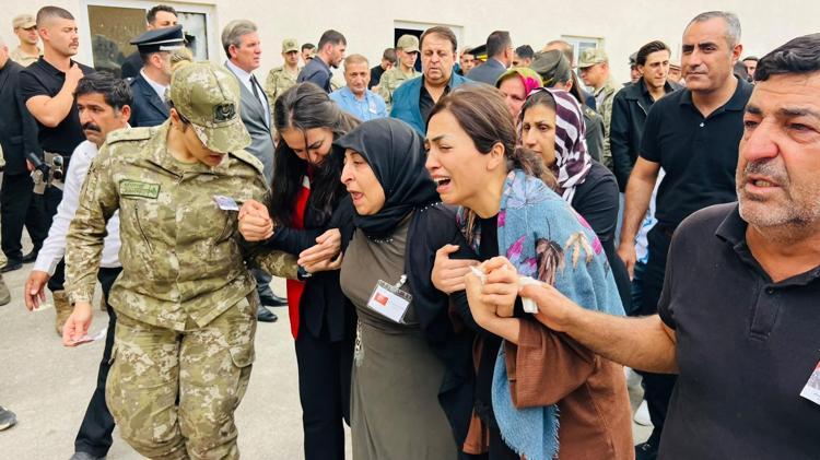 Şehitler memleketi Hakkari'de toprağa verildi