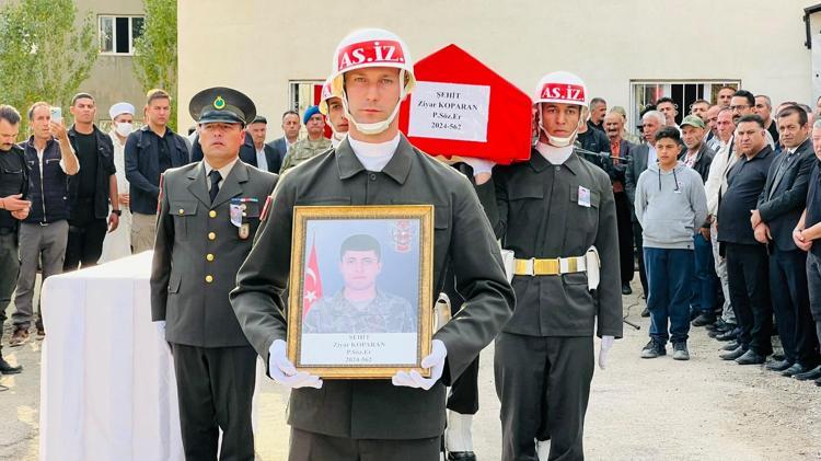 Şehitler memleketi Hakkari'de toprağa verildi