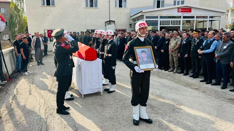 Şehitler memleketi Hakkari'de toprağa verildi