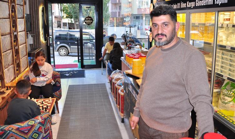 Şarküteride Kars kaşarı ödüllü satranç turnuvası