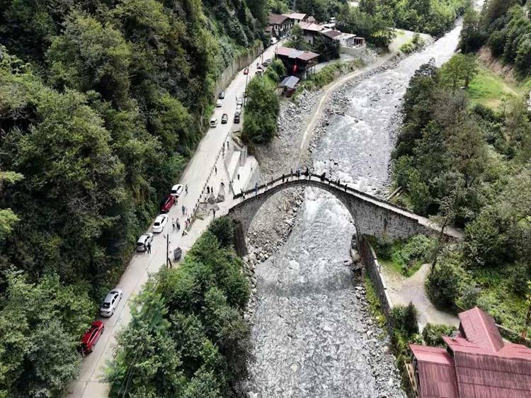 Karadeniz’in zirveleri, yeni evlilerin balayı rotası oldu