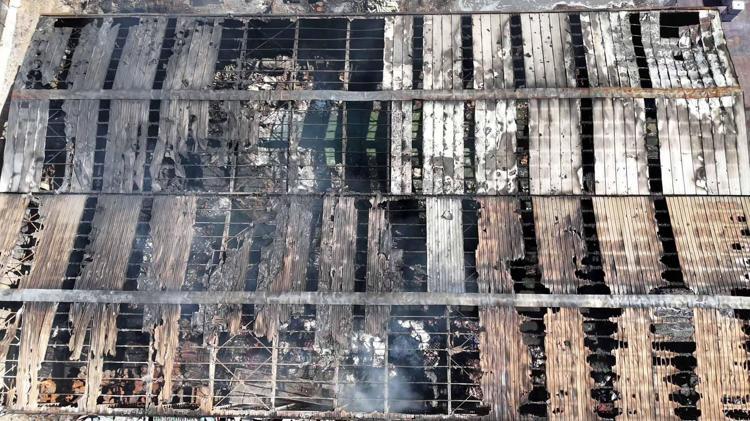 Yanan geri dönüşüm tesisindeki hasar dronla görüntülendi