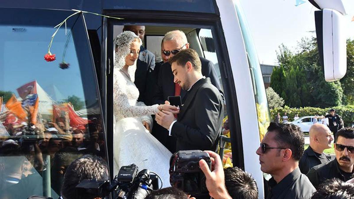 Düğünleri öncesi Cumhurbaşkanı Erdoğan’ı karşılamaya gittiler