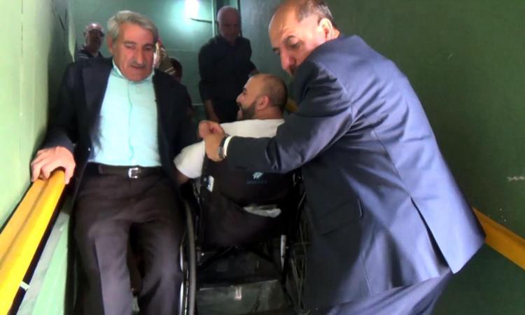 Engellilerin önündeki en büyük engel, dernek binasının merdivenleri