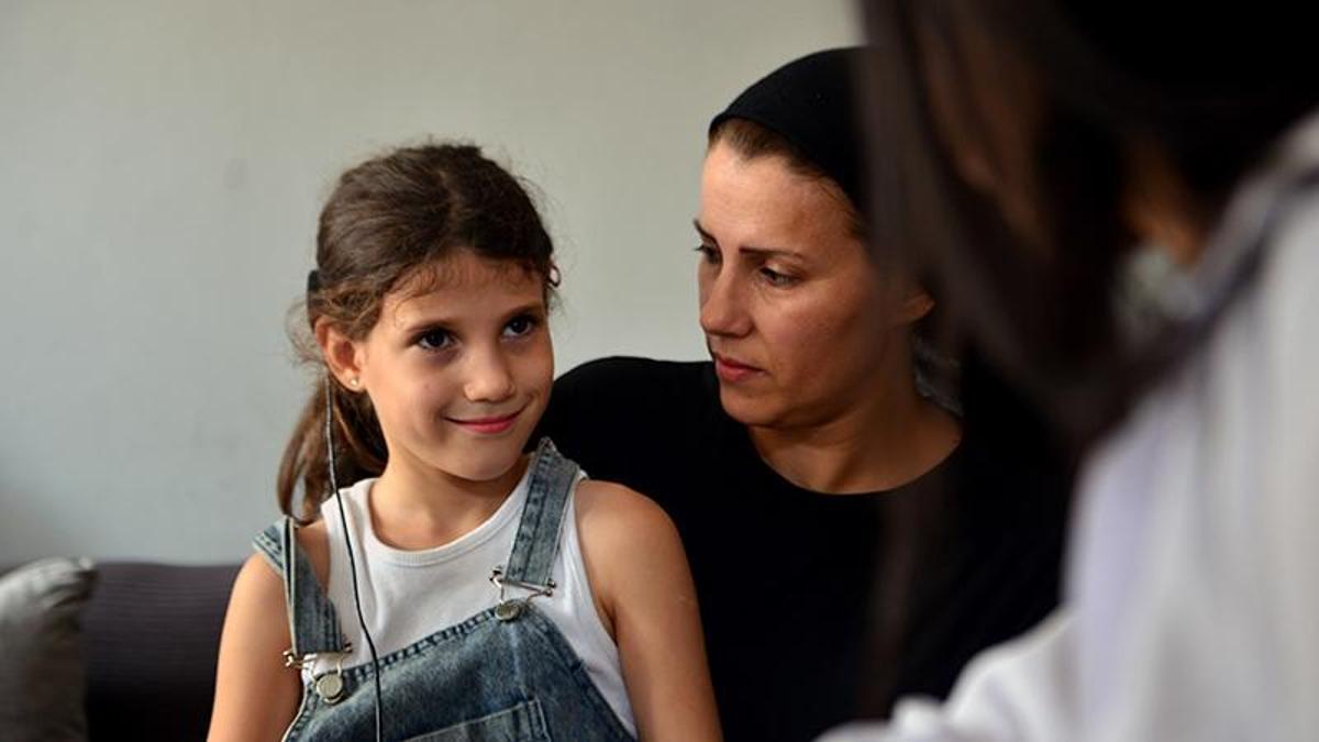 3 yıldır duyamıyordu: Biyonik kulağına yeniden kavuştu