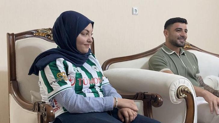 Konyasporlu futbolcular omurilik kanser tedavisi gören Konyaspor taraftarı Sude Ay'ı ziyaret etti