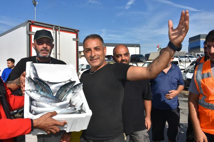 İzmir'de balık fiyatları düştü; palamut halde 60, tezgahta 100 TL