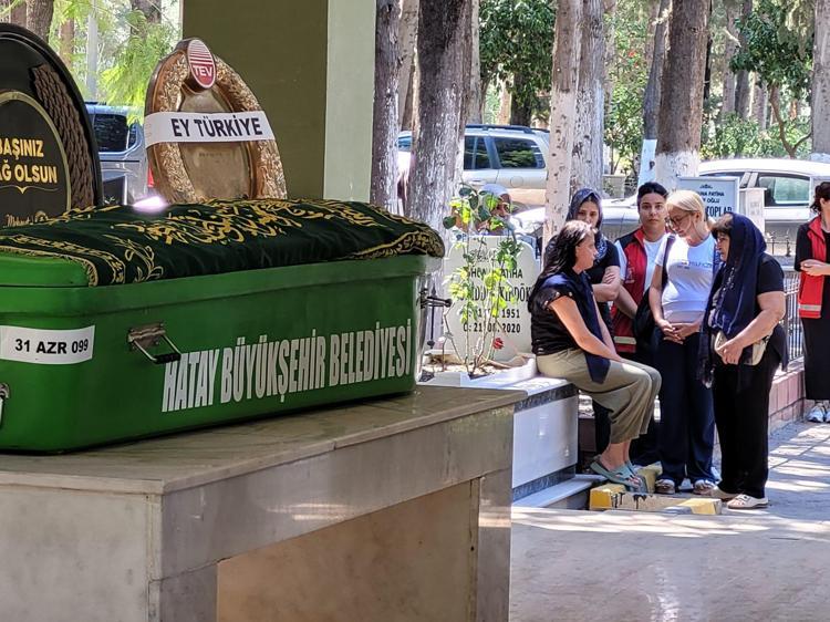 Silivri'de batan geminin kaptanı, Hatay'da toprağa verildi