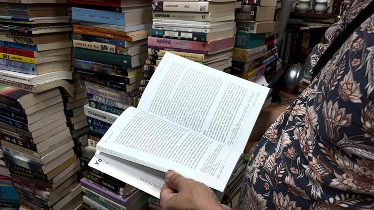 Dijital çağda sahaflık; 45 metrekarelik dükkandaki 35 bin kitap okuyucusunu bekliyor