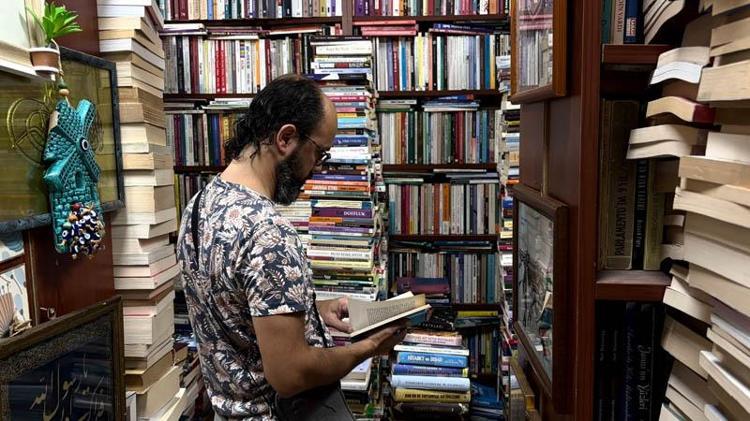 Dijital çağda sahaflık; 45 metrekarelik dükkandaki 35 bin kitap okuyucusunu bekliyor