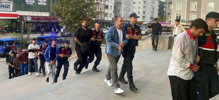 Hesaplarında 2,3 milyar liralık hareketlilik olan yasa dışı bahis şüphelilerine operasyon: 14 gözaltı