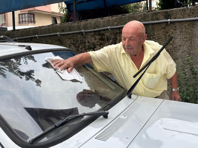 Hayalini kurduğu eski otomobile 81 yaşında kavuştu