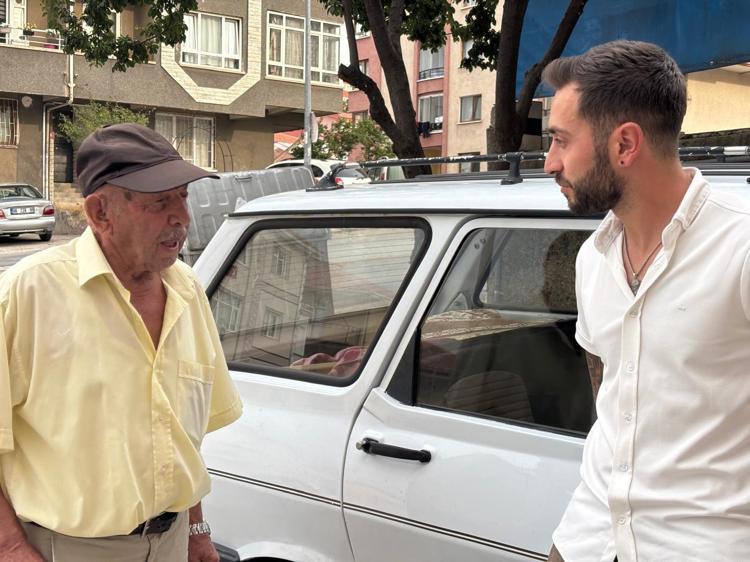 Hayalini kurduğu eski otomobile 81 yaşında kavuştu