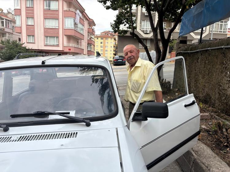 Hayalini kurduğu eski otomobile 81 yaşında kavuştu
