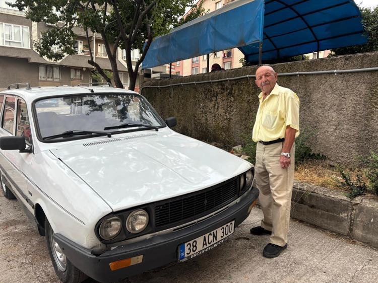 Hayalini kurduğu eski otomobile 81 yaşında kavuştu
