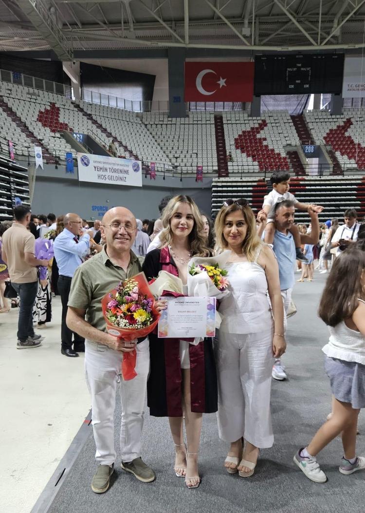 Anne ve babasının görev yaptığı hastaneye doktor olan Eylül: Küçüklüğümden beri kafama koymuştum