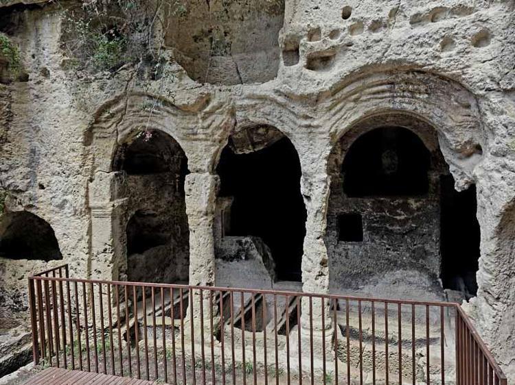 Bin esirin yapımında çalıştırıldığı 'Titus Tüneli'ni 50 bin kişi ziyaret etti