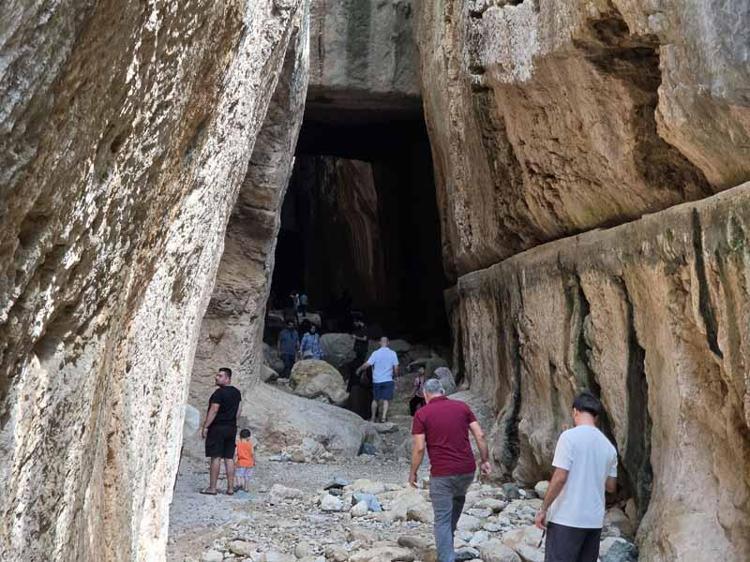 Bin esirin yapımında çalıştırıldığı 'Titus Tüneli'ni 50 bin kişi ziyaret etti