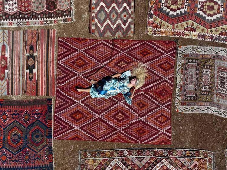 Halı tarlaları doğal stüdyo oldu