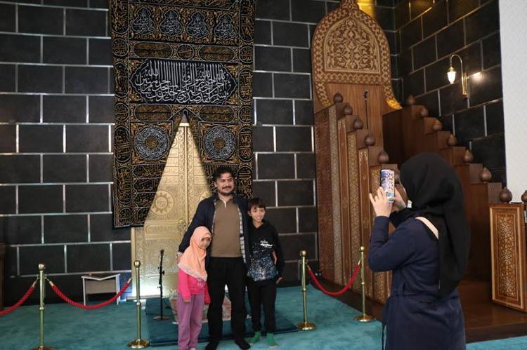 Mihrabıyla dikkat çeken camiye ilgi