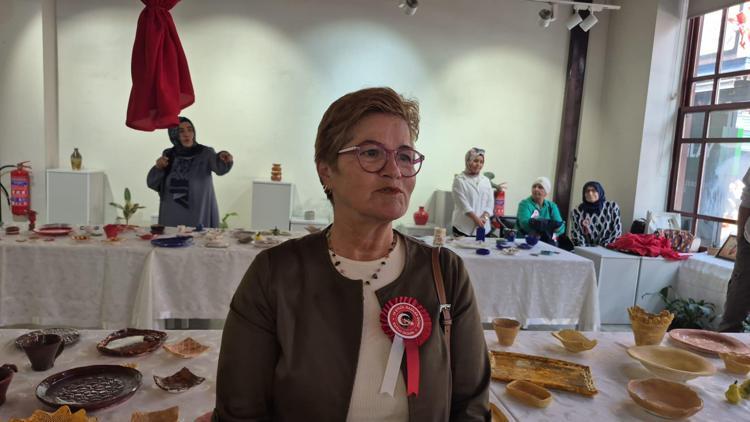 Şehit anneleri ve gazi eşlerinden seramik sergisi