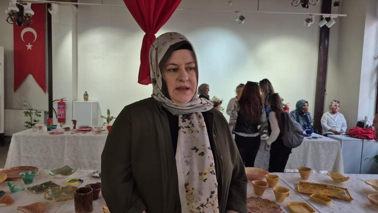 Şehit anneleri ve gazi eşlerinden seramik sergisi