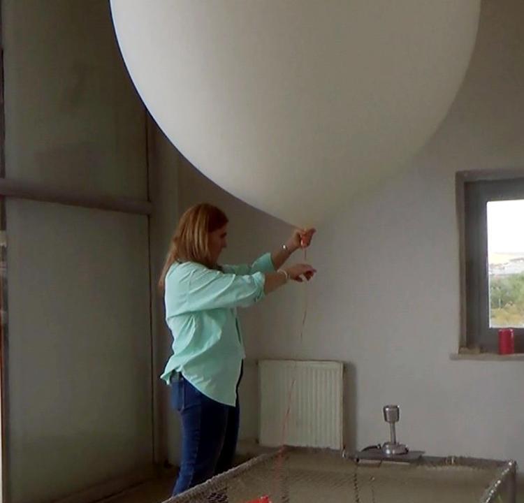 Erzurum'da meteorolojik balonla atmosferin üst seviyeleri takip ediliyor