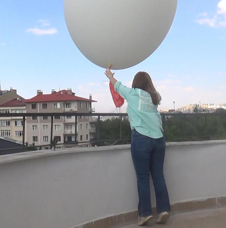 Erzurum'da meteorolojik balonla atmosferin üst seviyeleri takip ediliyor