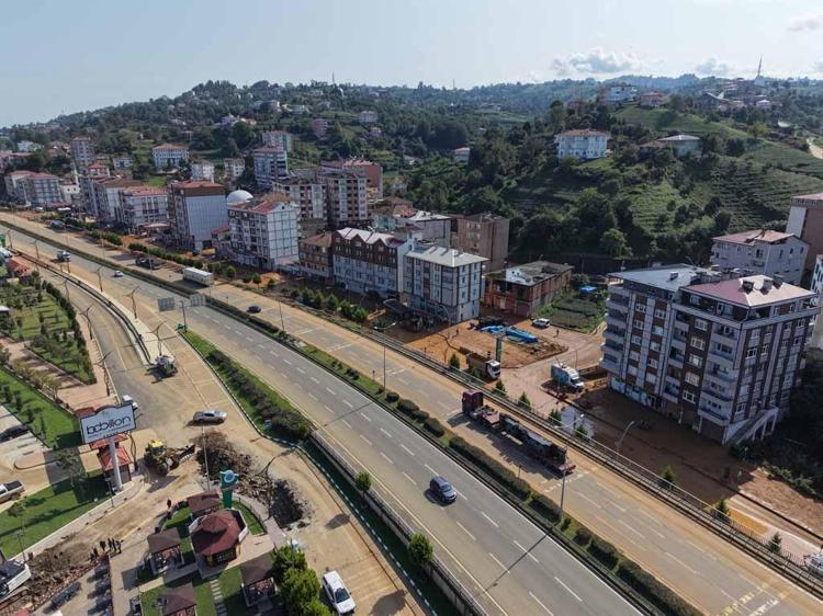 Rize'de sel gitti, çamur kaldı; hasar tespit çalışmaları başladı