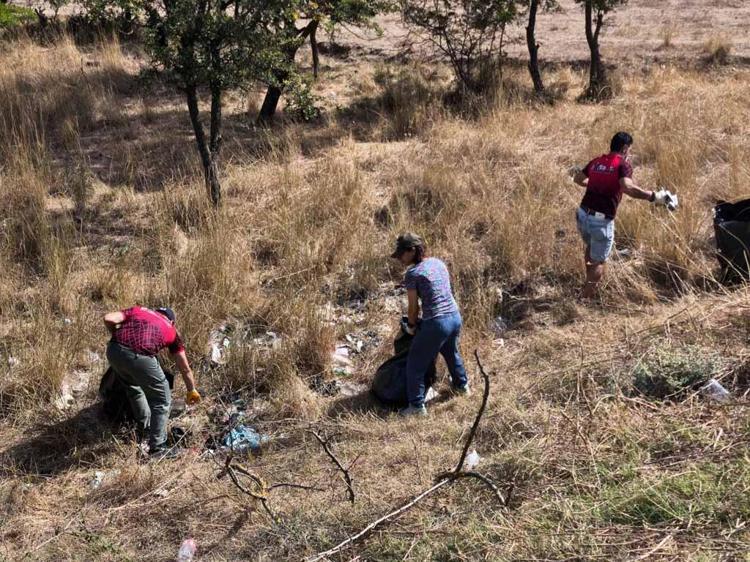 'Dünya Temizlik Günü'nde 2 saatte 63 torba atık topladılar