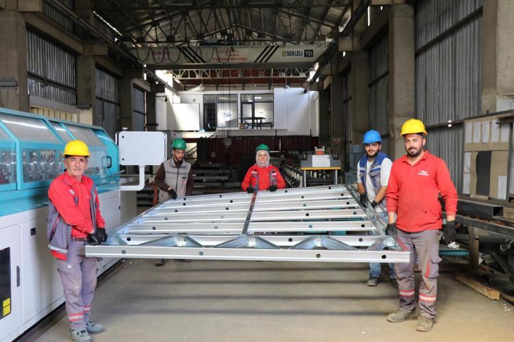 Kader usta, 30 yıldır kaynakçılık yapıyor