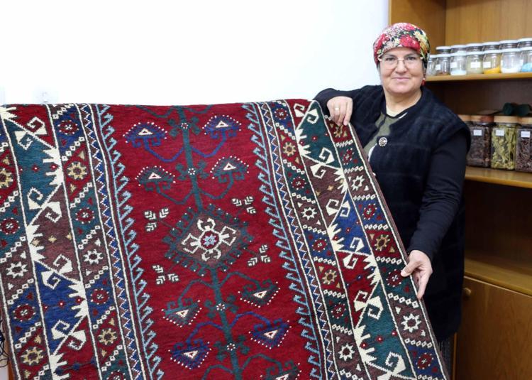 8 yaşında tezgahın başına geçti, 61'inde mirasını geleceğe taşıyor