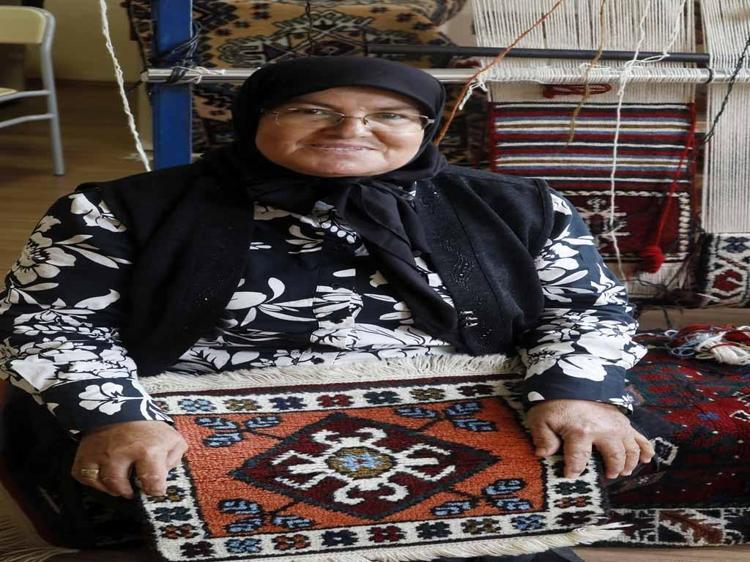 8 yaşında tezgahın başına geçti, 61'inde mirasını geleceğe taşıyor