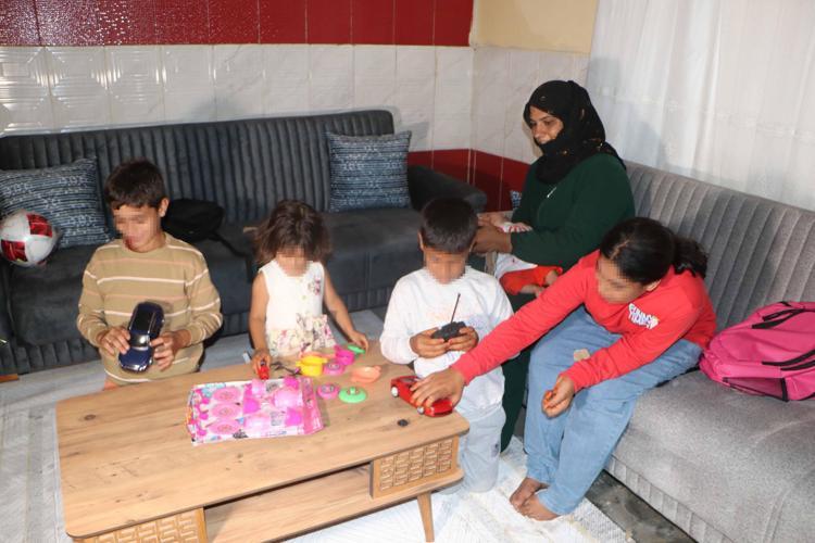 Adana’da ahırda yaşayan kadın ve çocukları, Bakan Çiftçi'nin talimatıyla eve yerleştirildi