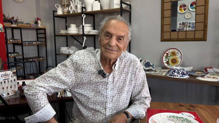 Demans hastası, 86 yaşında çiniyle hayata bağlandı