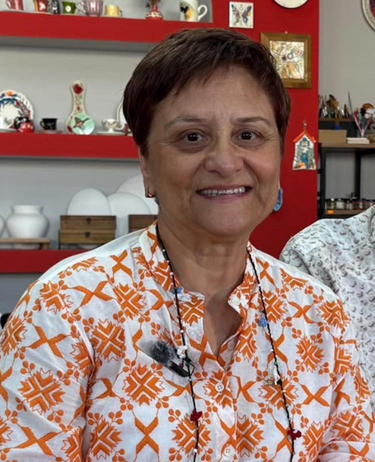 Demans hastası, 86 yaşında çiniyle hayata bağlandı