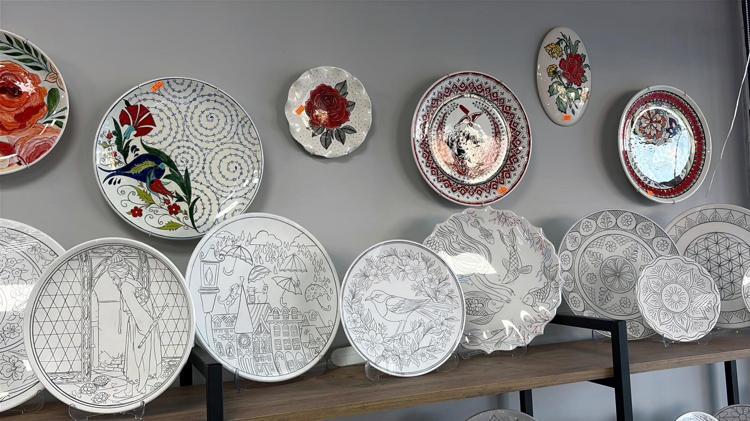 Demans hastası, 86 yaşında çiniyle hayata bağlandı