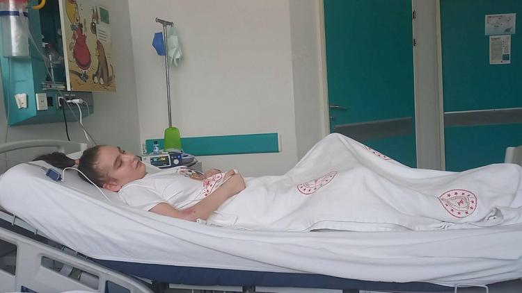 Doktorların yüzde 10 yaşama şansı verdiği Almina, hayata tutundu