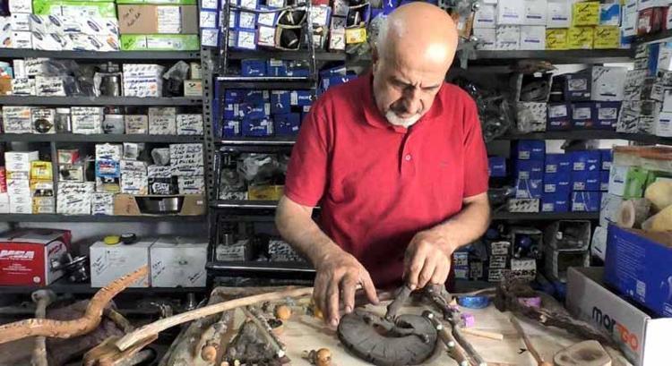 35 yıldır topladığı atıkları sanat eserine dönüştürüyor
