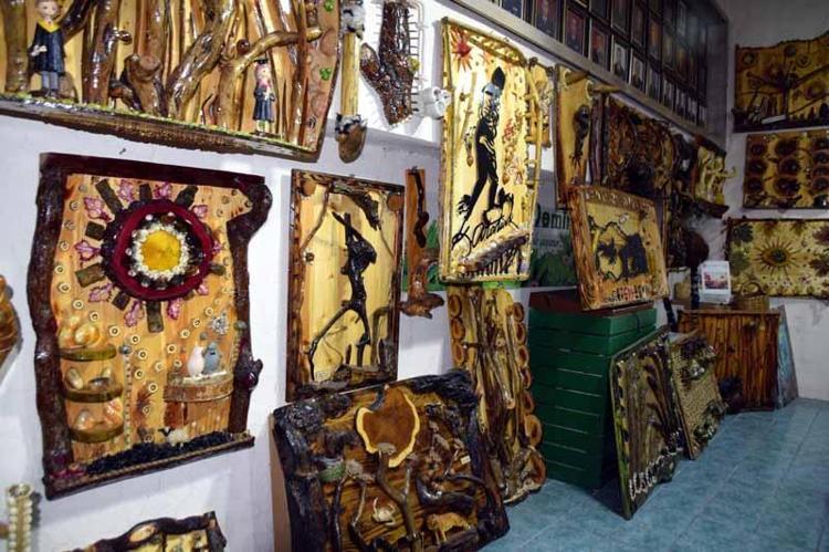 35 yıldır topladığı atıkları sanat eserine dönüştürüyor